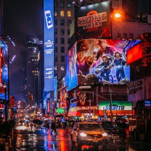 Jak przygotować treści pod reklamę na ekranie LED?